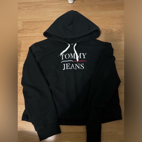 Tommy Hoodie ✨4/30$✨ - Picture 1 of 2